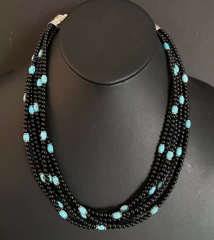 Sterling Silber Multi Strang Schwarzer Onyx Mit Türkis Perlenkette. 22 Zoll Sterling Silber Multi Strang Schwarzer Onyx Mit Türkis Perlenkette. 22 Zoll von NativeTurquoiseT