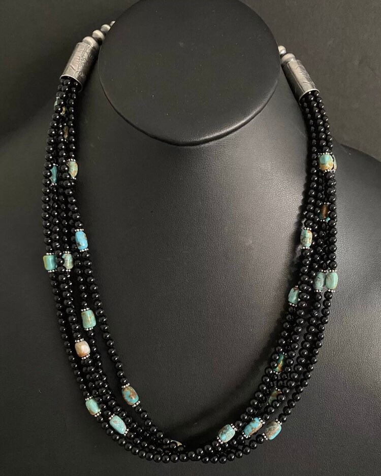 Sterling Silber Multi Strang Schwarzer Onyx Mit Türkis Perlenkette. 24 Zoll von NativeTurquoiseT