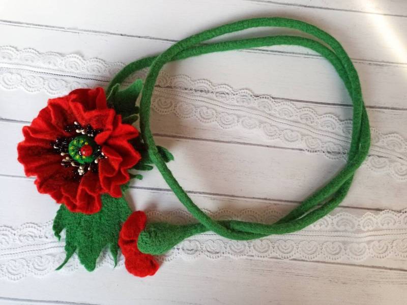 Gefilzte Mohnblumen Lariat-Halskette Mit Abnehmbarer Brosche von NatkaCrafts