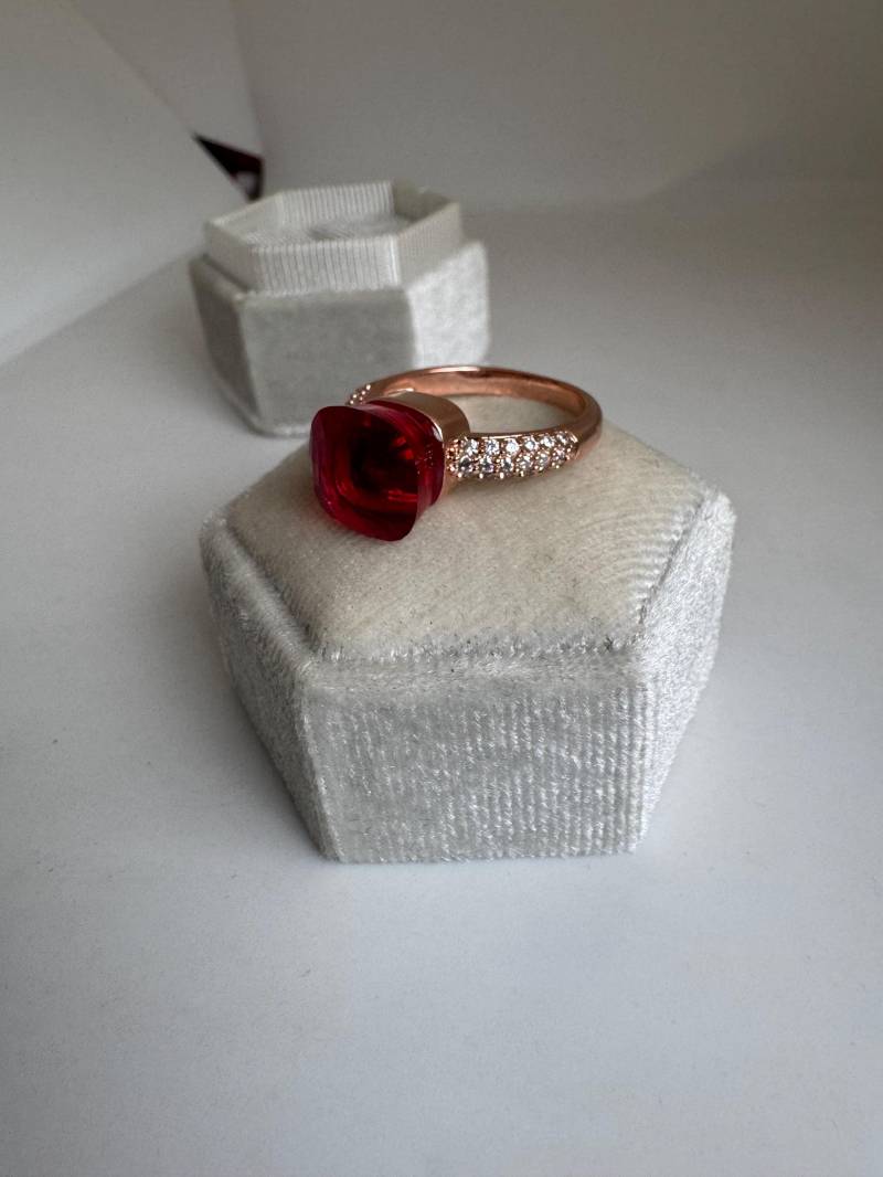 Bestseller Pomellato Design 750 Gestempelt Ring, Rubin, Rolled, 5 Gramm, Neu Bestseller Pomellato Design 750 Gestempelt Ring, Rubin, Rolled, 5 Gramm, Neu von Natsibeauty