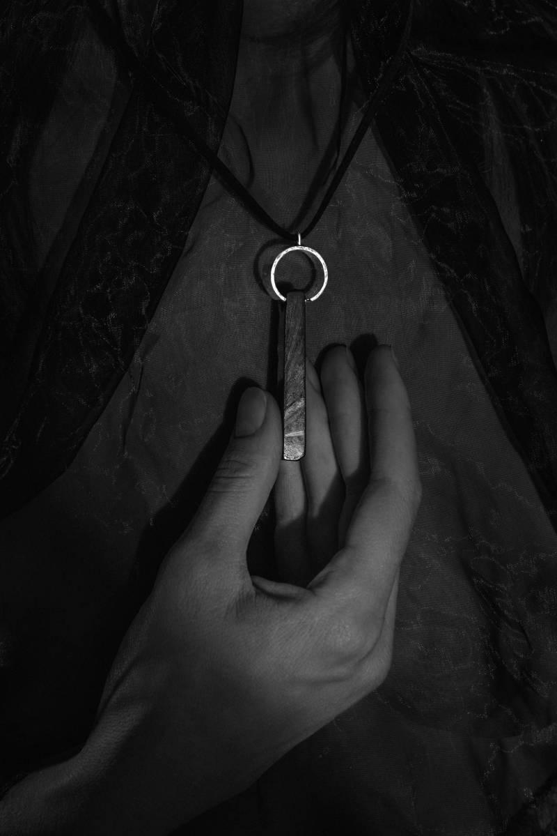 Schwarzer Achat Anhänger Sterling Silber Halskette, Verstellbare Lederband von NattJewellery