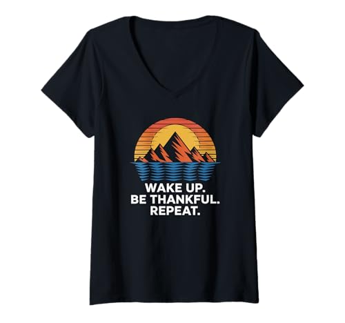 Damen Aufwachen Danken Wiederholen Bergsee Retro Sonnenaufgang T-Shirt mit V-Ausschnitt Damen Aufwachen Danken Wiederholen Bergsee Retro Sonnenaufgang T-Shirt mit V-Ausschnitt von Natürliche Morgenroutine für Dankbare Menschen