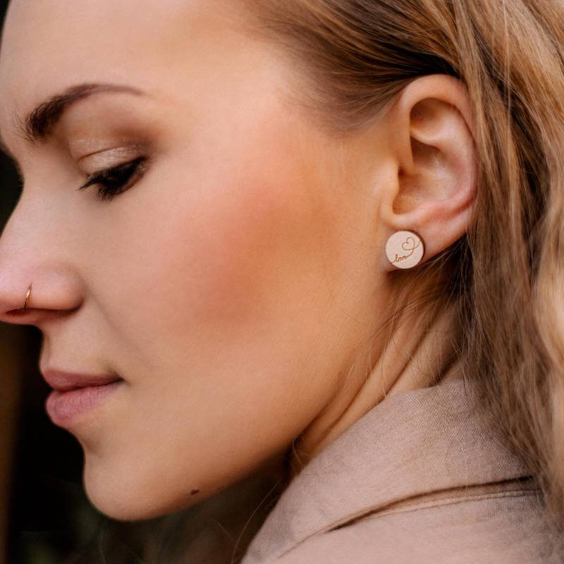 Holzohrringe Love Ohrstecker Sterling Silber Natürlicher Ohrschmuck Gravur Holzschmuck Holz Ohrringe Geschenkidee Accessoires Frauen Damen von NaturSchatulle