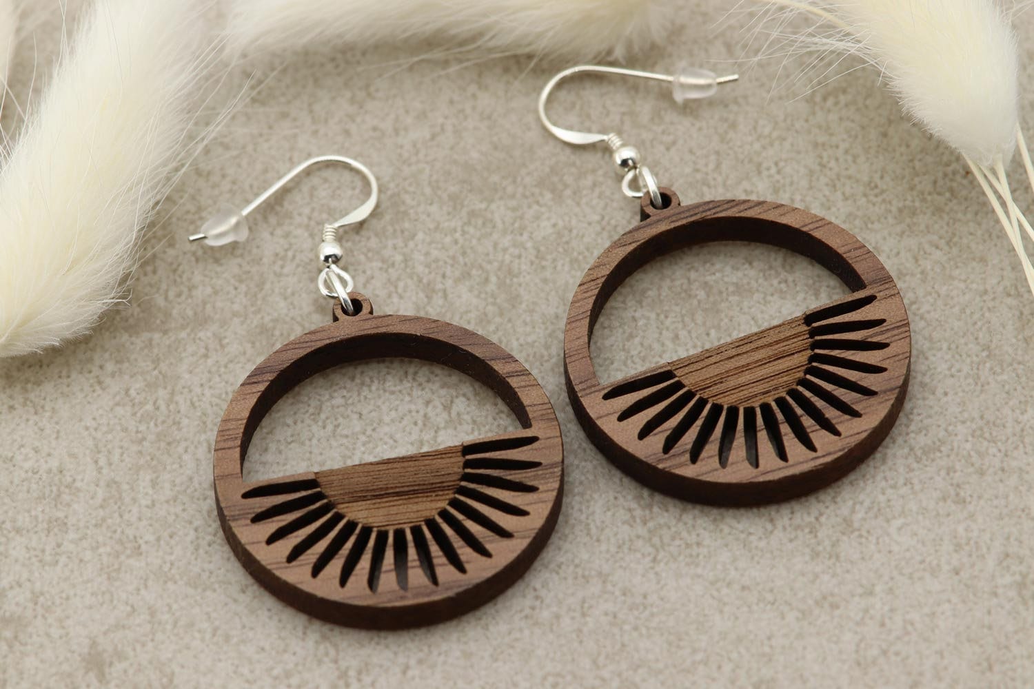 Holzohrringe Sunshine Holzschmuck Natürliche Ohrhänger Holz Sterling Silber Ohrringe Damen Ohrschmuck Hängeohrring Echtholz Geschenk Frauen Holzohrringe Sunshine Holzschmuck Natürliche Ohrhänger Holz Sterling Silber Ohrringe Damen Ohrschmuck Hängeohrring Echtholz Geschenk Frauen von NaturSchatulle