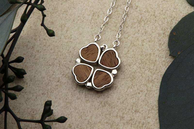 Holzschmuck Kette Mit Anhänger 4Hearts 2 in 1 Damen 925 Silber Nussbaum Holz Herz Medaillon Holzanhänger Schmuck Geschenk Frauen von NaturSchatulle