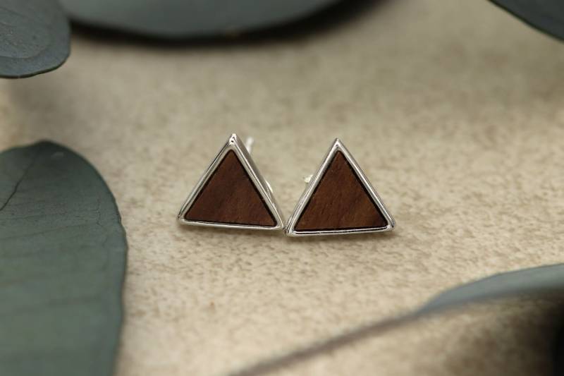 Holzschmuck Set Ohrringe Halskette Dreieck 9mm Damen Holzohrringe 925 Silber Nussbaum Holz Ohrstecker Schmuck Geschenkidee Frauen von NaturSchatulle