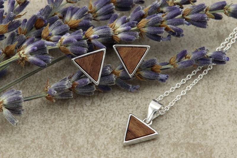 Holzschmuck Set Ohrringe Halskette Dreieck 9mm Damen Holzohrringe 925 Silber Nussbaum Holz Ohrstecker Schmuck Geschenkidee Frauen von NaturSchatulle