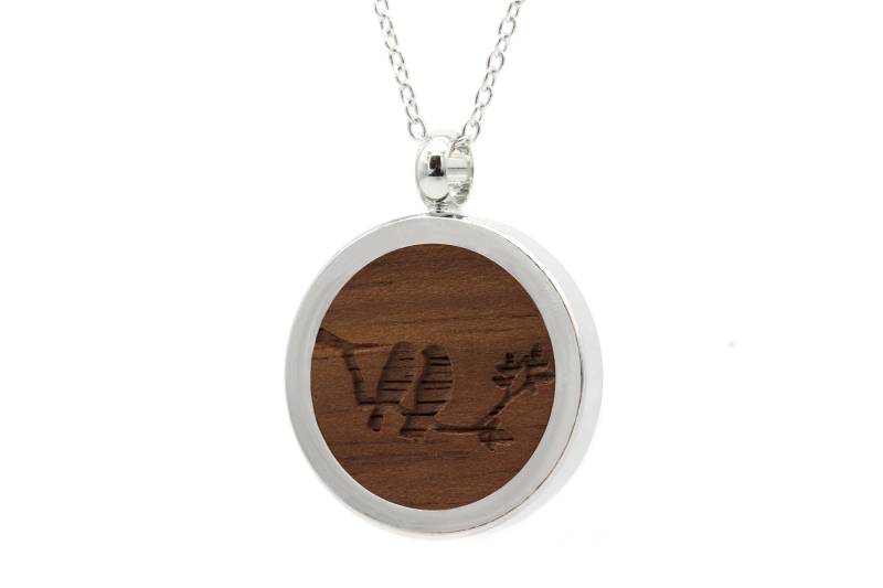Kette Mit Anhänger Medaillon Holz Vögel Gravur, Halskette Holzanhänger Silber 925 Damen Kettenanhänger Amulett Holzschmuck Charms von NaturSchatulle