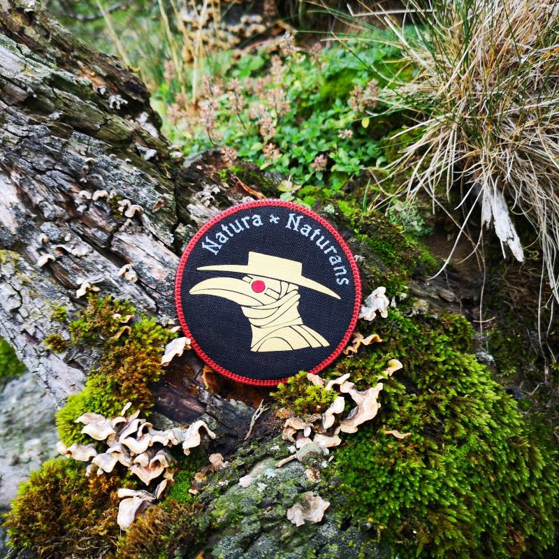 Pestdoktor | Leinen Aufnäher/Gold Ø 8, 5 cm Pestdoktor | Leinen Aufnäher/Gold Ø 8, 5 cm von NaturaNaturansCult