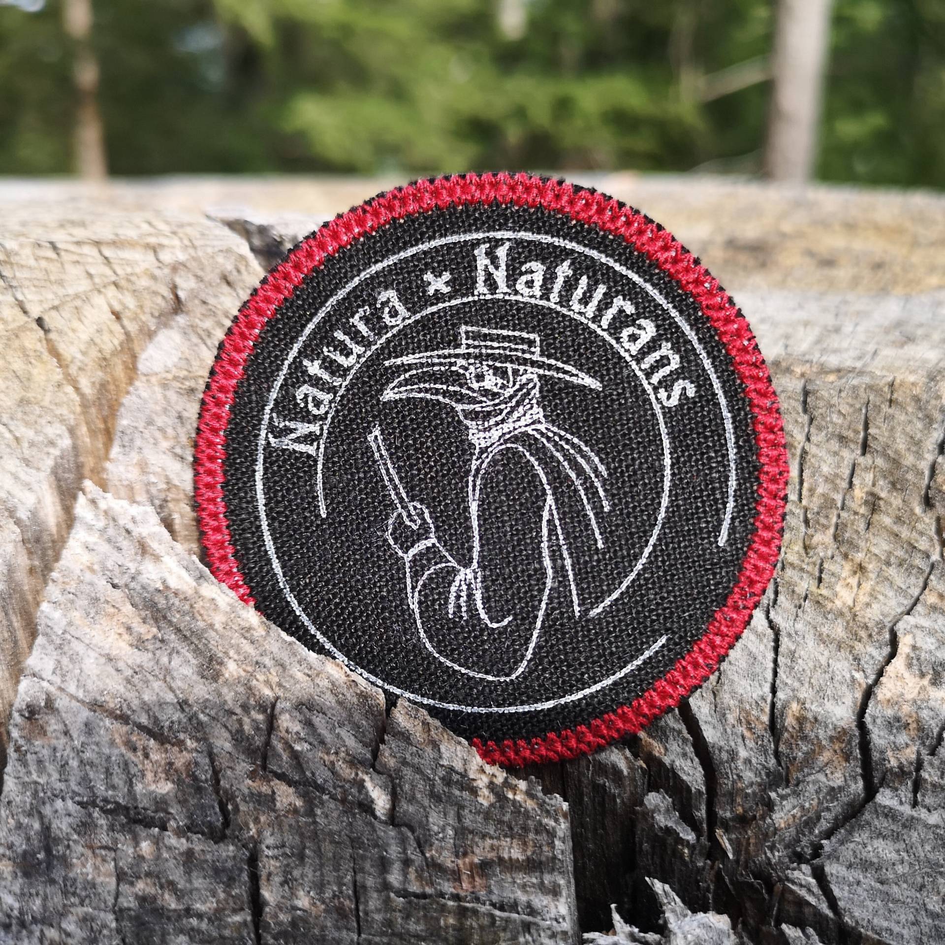 Pestdoktor | Leinenaufnäher Ø 6, 6 cm von NaturaNaturansCult