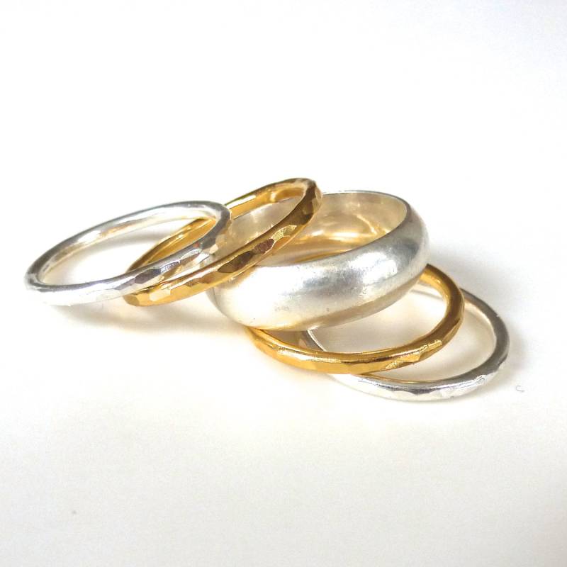 The Ultimate Stack Ring Set/5 Sterling Silber Und Gold Gehämmerte Bänder Auf Bestellung in Ihrer Größe von NaturalAbstract