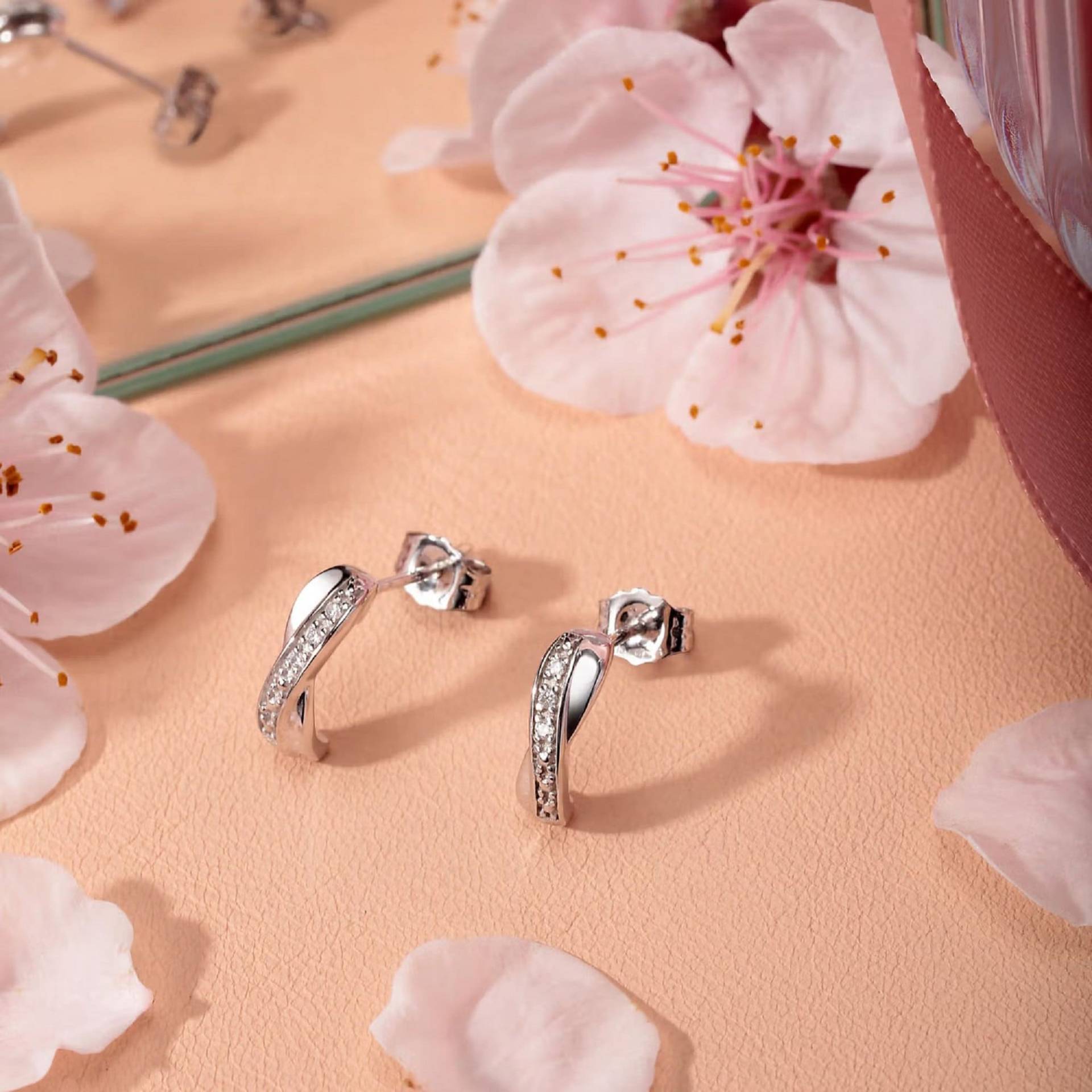 Runde Natürliche Diamant Creolen, 14K Gold Crossover Huggies Hoop, Hochzeitsgeschenk Für Sie, Alltags Ohrringe von NaturalDiamondNest
