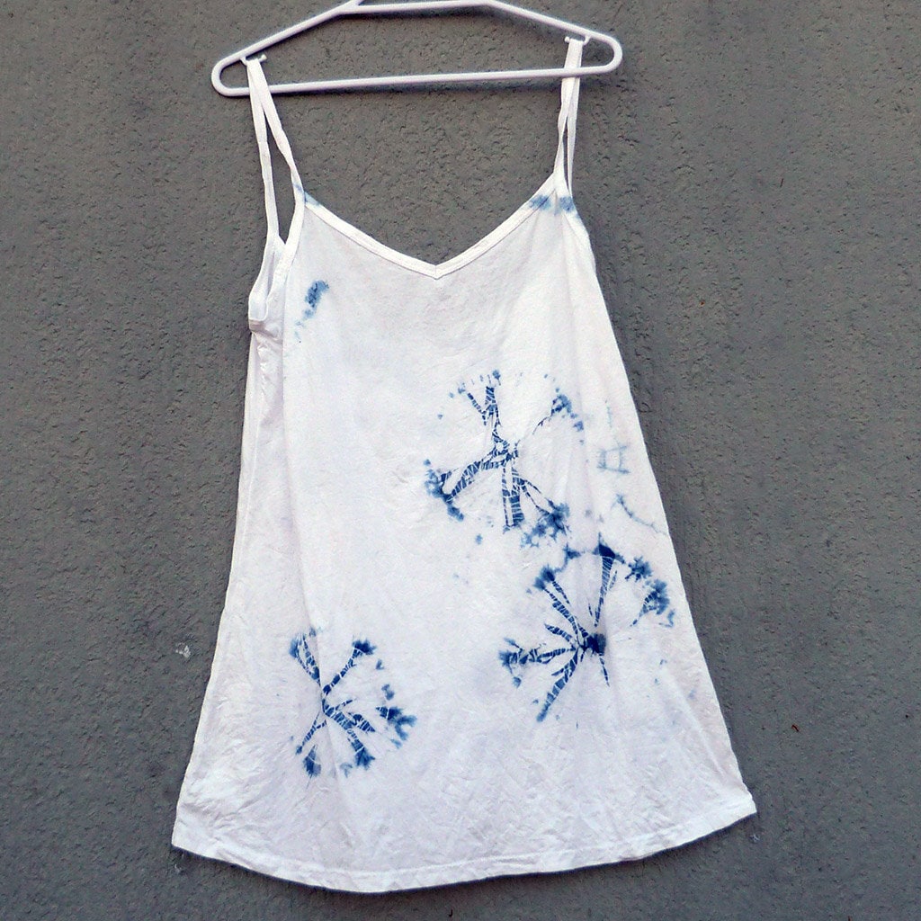 Natürliche Indigo Hand Gefärbt Shibori Tie Dye Kurze Kleid Größe M Bio-Baumwolle von NaturalDyesStudio