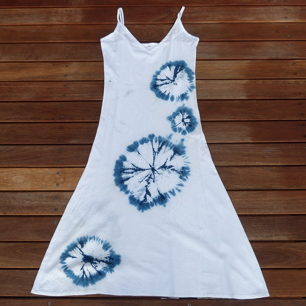 Natürliche Indigo Hand Gefärbt Shibori Tie Dye Lange Kleid Größe S Bio-Baumwolle von NaturalDyesStudio