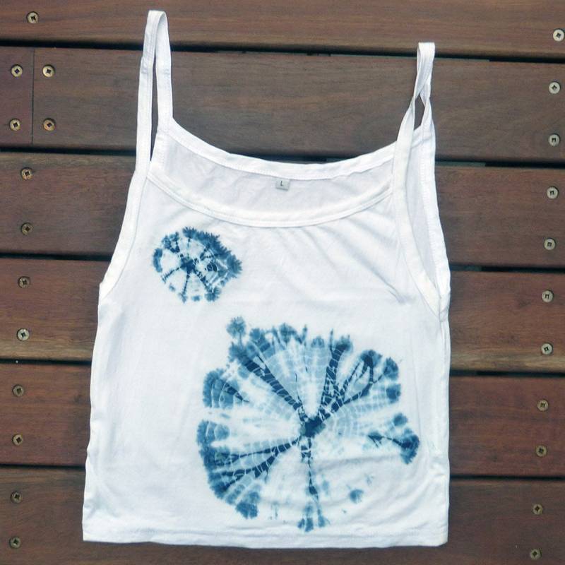 Natürliche Indigo Hand Gefärbt Shibori Tie Dye Tank Top Größe L Bio-Baumwolle von NaturalDyesStudio
