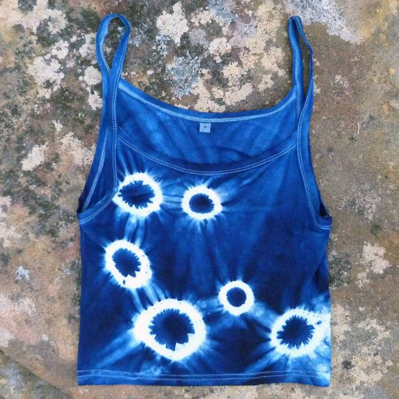 Natürliche Indigo Hand Gefärbt Shibori Tie Dye Tank Top Größe M Bio-Baumwolle von NaturalDyesStudio