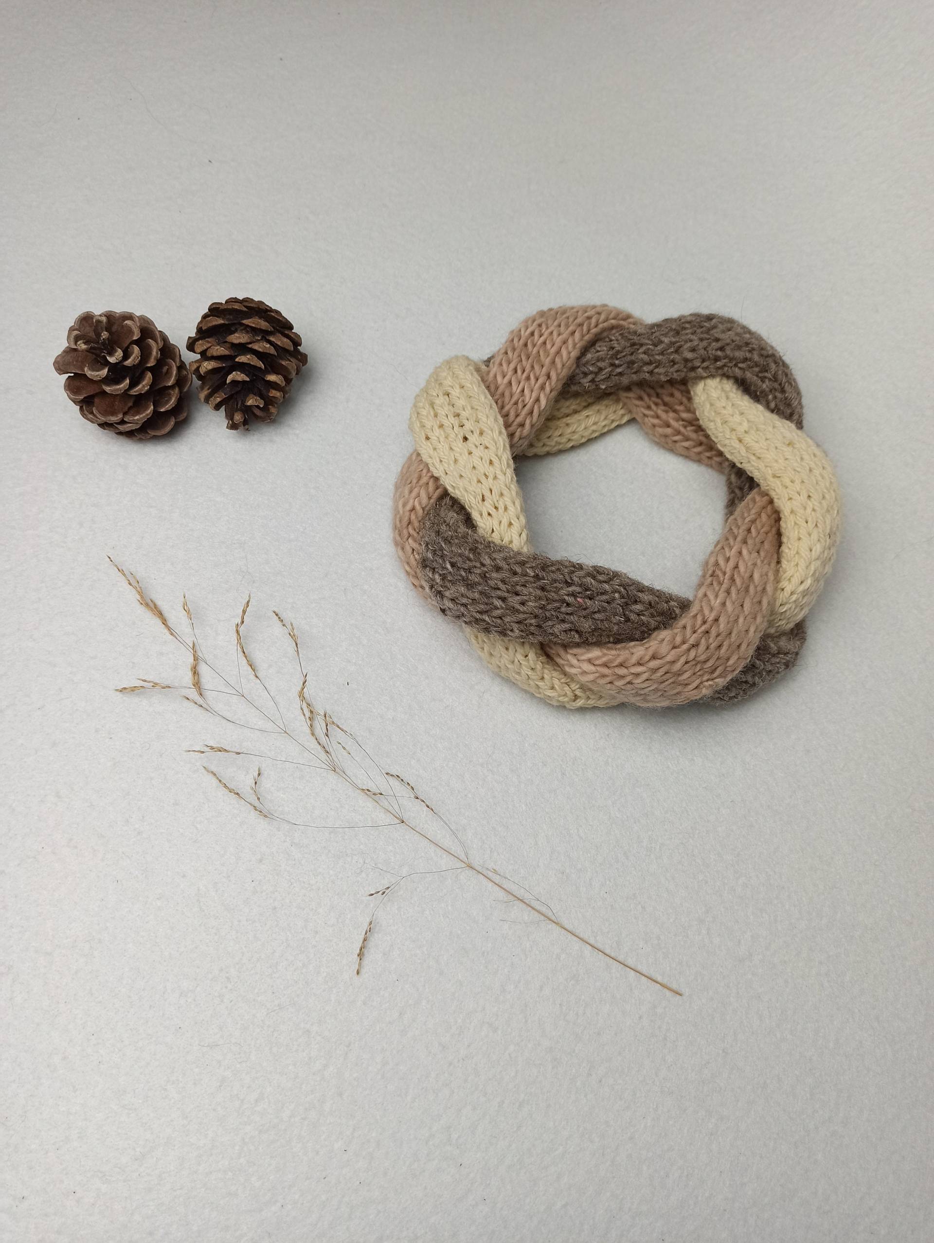 Geflochtenes Stirnband Aus 100% Merinowolle, Handwerklich Gefärbt Mit Natürlichen Farbstoffen Geflochtenes Stirnband Aus 100% Merinowolle, Handwerklich Gefärbt Mit Natürlichen Farbstoffen von NaturalFeltSpain
