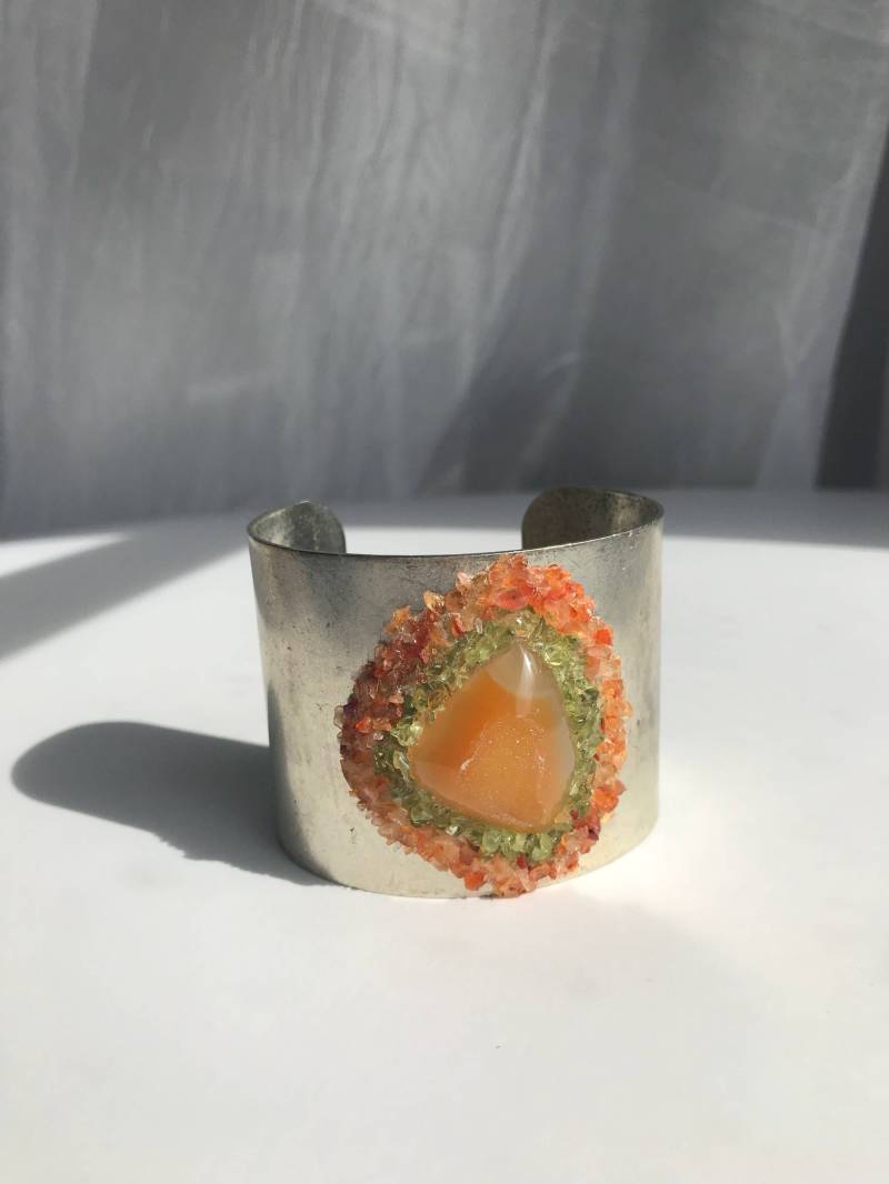 Crushed Edelstein Und Druzy Manschette von NaturalGLOdesigns