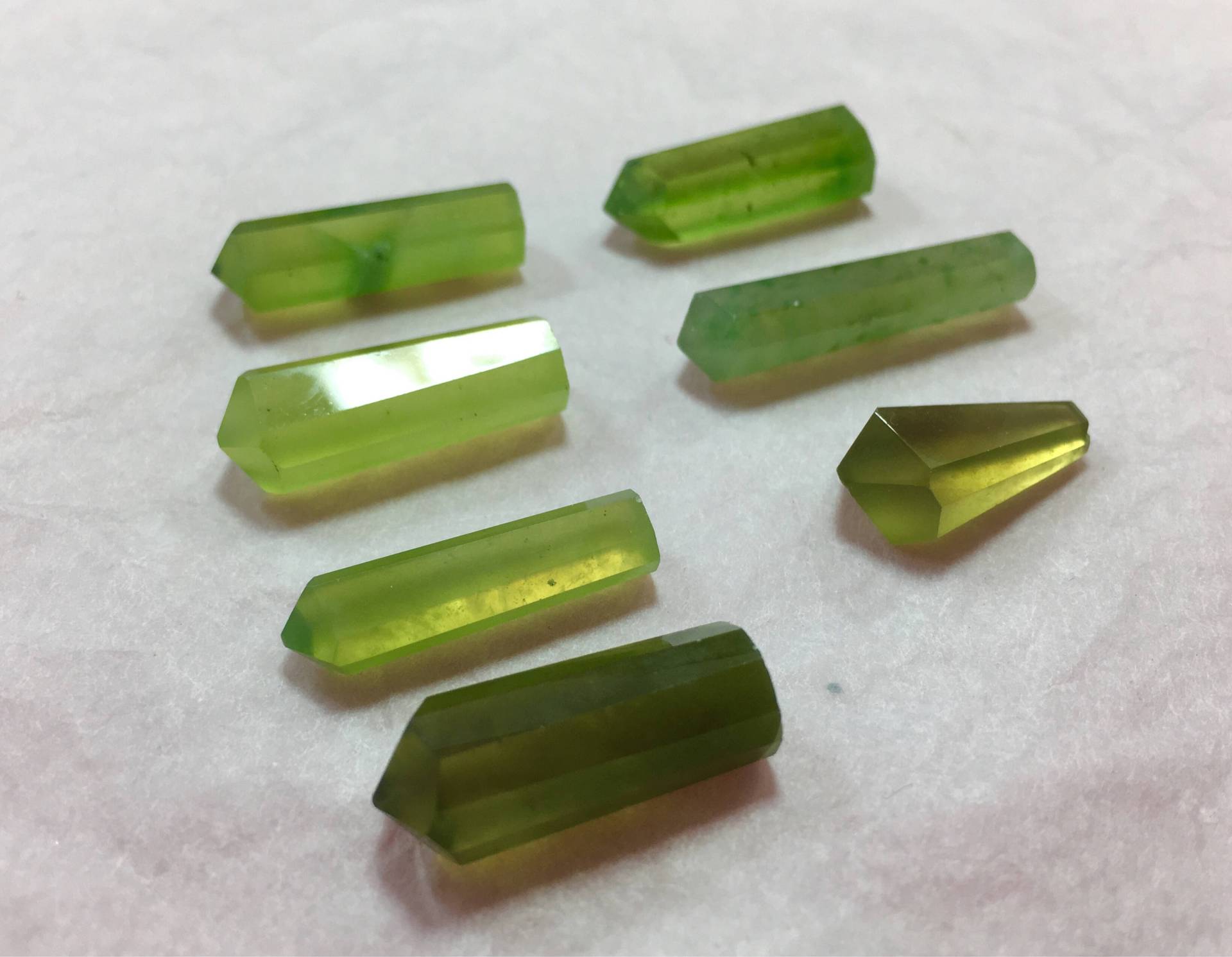 7 Stück Hydrograssular Granat Kristalle R6 von NaturalGemstones1