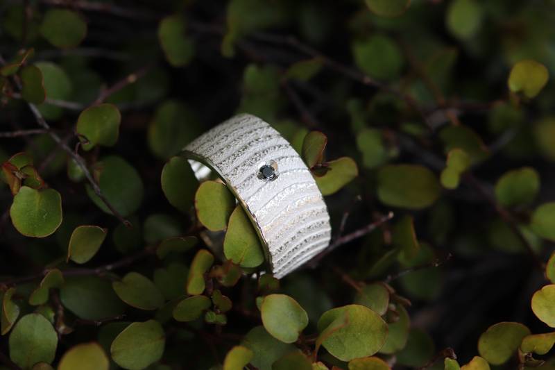 925 Silber Ehering Mit Schwarzem Diamanten - Valentinstag Geschenkidee Fusion Tintenfischknochen Handgefertigter Diamantring von NaturalGeometry