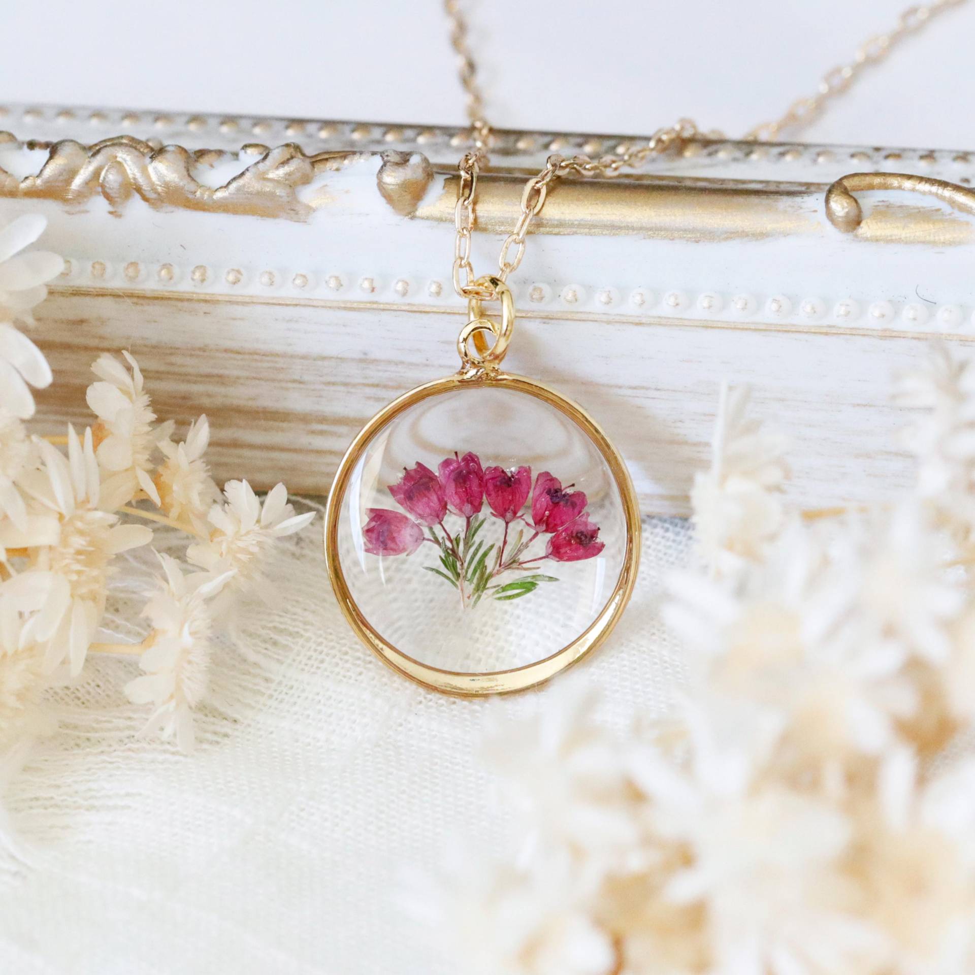 Heidekraut Gepresste Blumen Halskette, Echte Blume Schmuck, Pink Harz Geburtstagsgeschenk Für Sie, Muttertagsgeschenk von NaturalPowerAndMagic