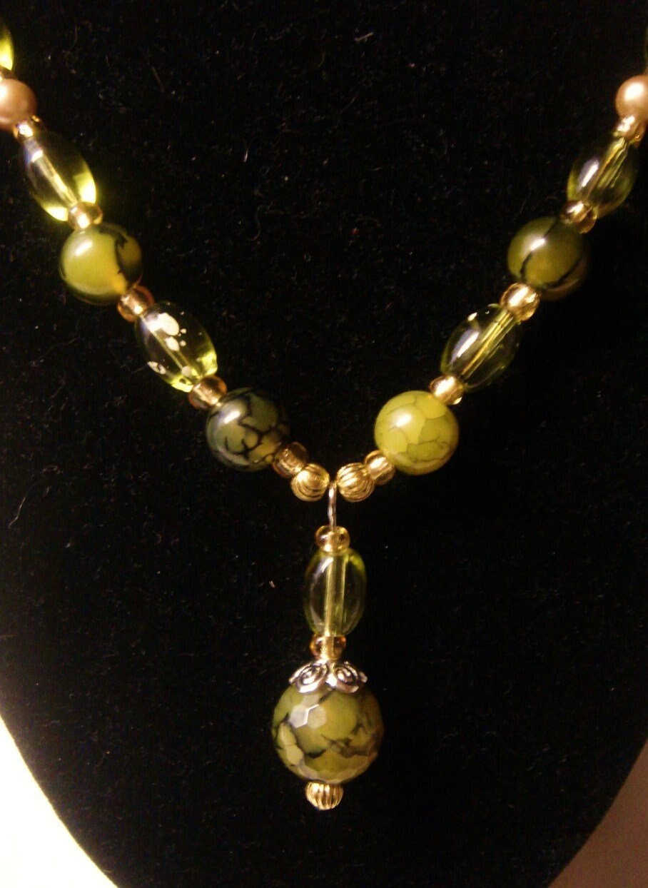 Green Dragon's Vein Achat & Süßwasserperlen Halskette Green Dragon's Vein Achat & Süßwasserperlen Halskette von NaturalSoapAndGems