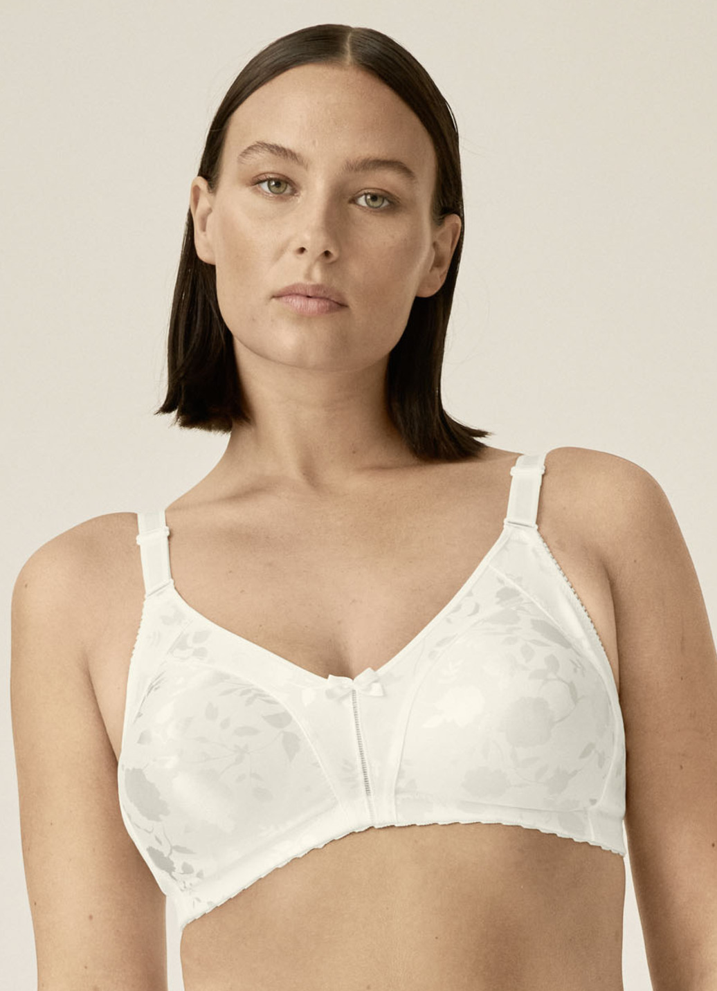 Naturana Minimizer-BH mit dezent glänzendem Floraldruck, Cup B, Sekt, Größe 90 von Naturana