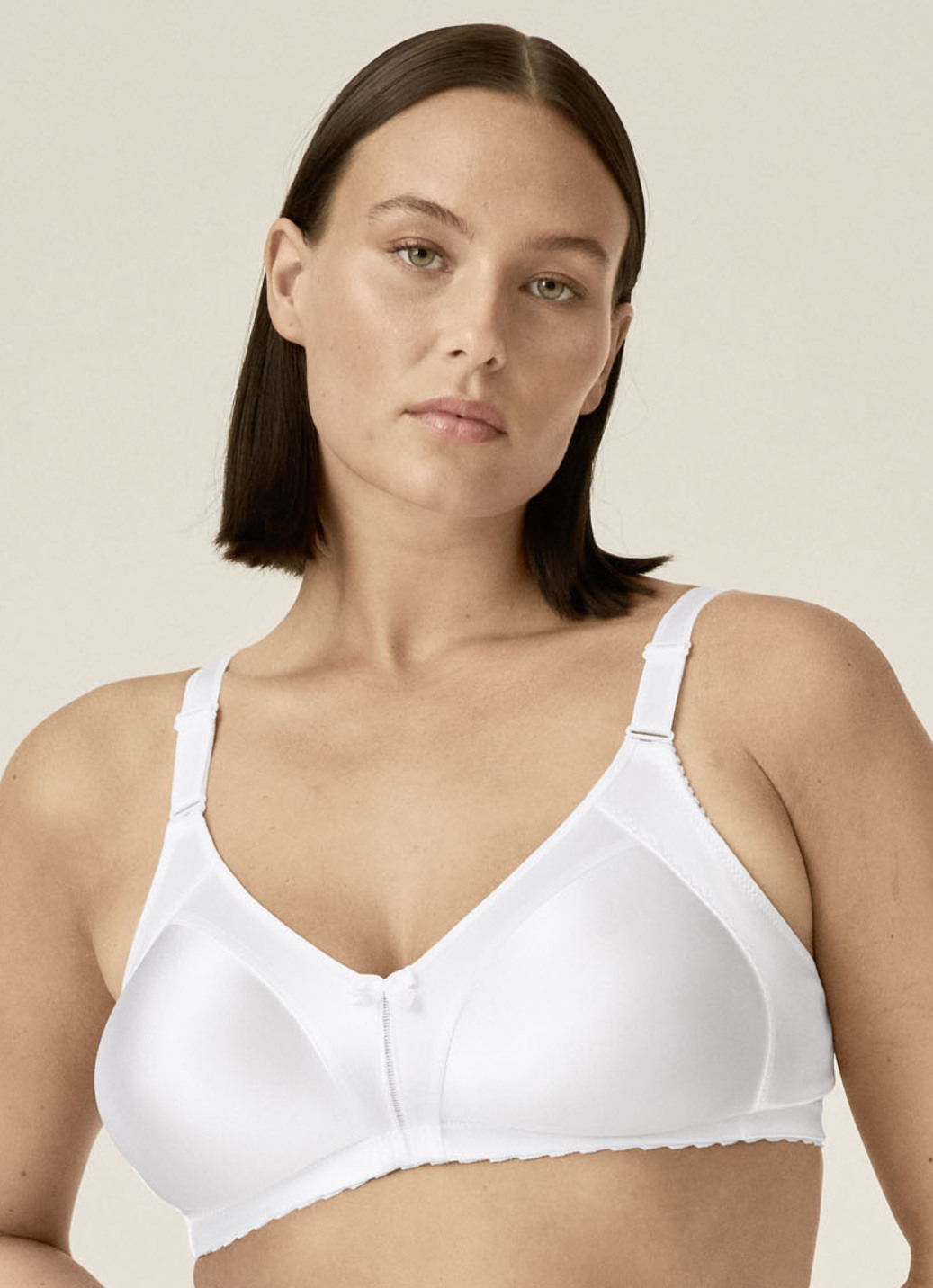 Naturana Minimizer-BH mit vorgeformten Cups, Cup B, Weiss, Größe 105 von Naturana