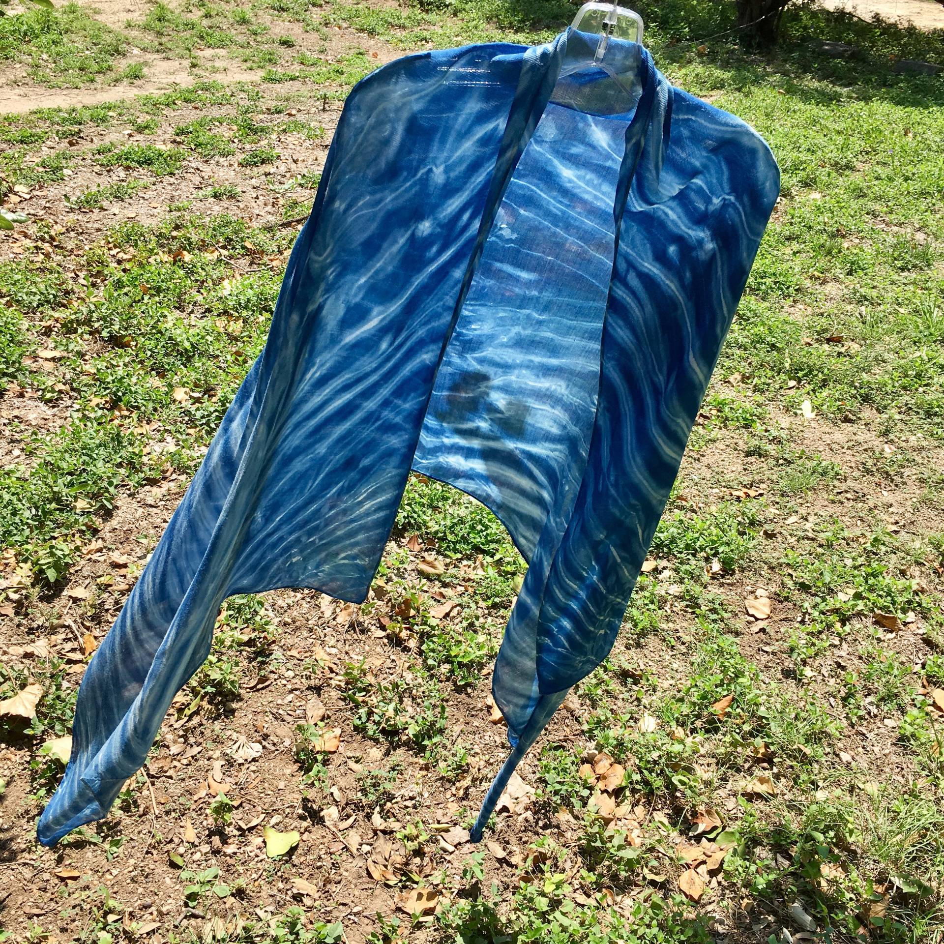 Große Hand Pole Gewickelt Und Indigo Gefärbt, Seide Wolleschal von NaturasArtClothes