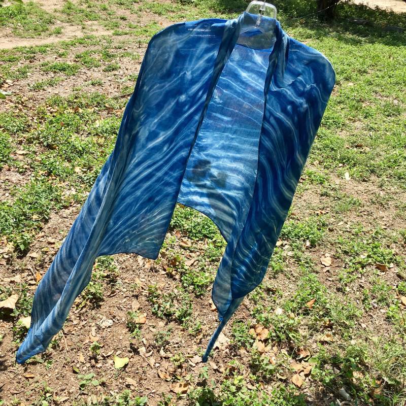 Große Hand Pole Gewickelt Und Indigo Gefärbt, Seide Wolleschal von NaturasArtClothes