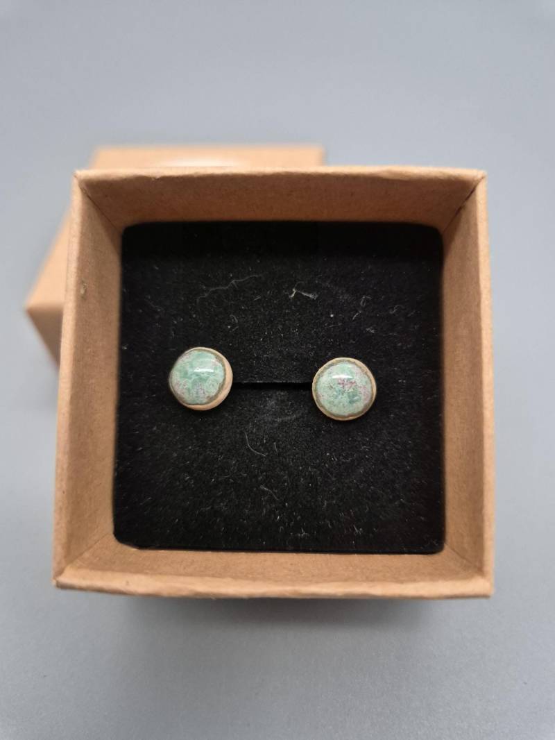 Grüne Ohrstecker | Keramik, 925Er Silber, Nickelfrei Grüne Ohrstecker | Keramik, 925Er Silber, Nickelfrei von NatureArtBoxDE