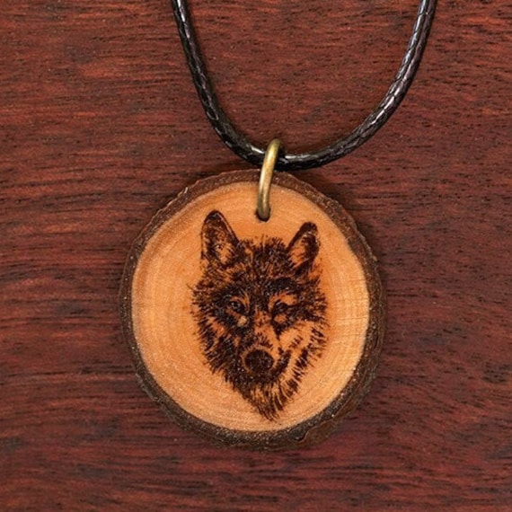 Wolf 2, Holz-Halskette, Bis 3cm, Unikat - Holzschmuck von NatureCraftTyrol