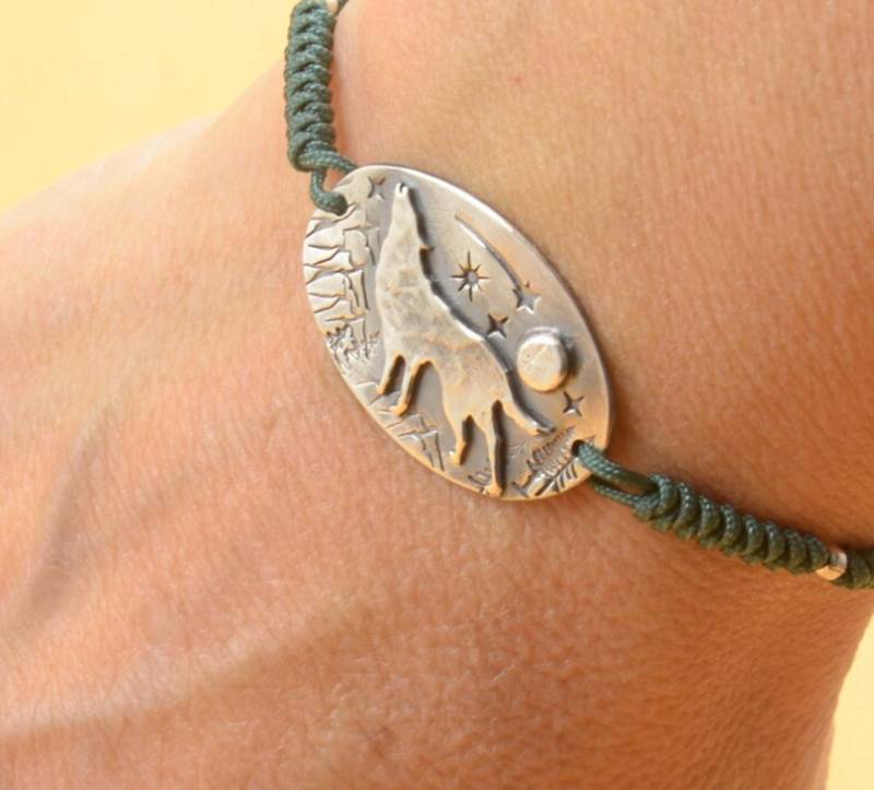 Sterling Silber Wolf Baum Stern Berg Mond Anhänger. Handwerker Des Lebens Armband.edelstein.eine Von Einer Art.wolf Howling To The Moon Armband von NatureJourney