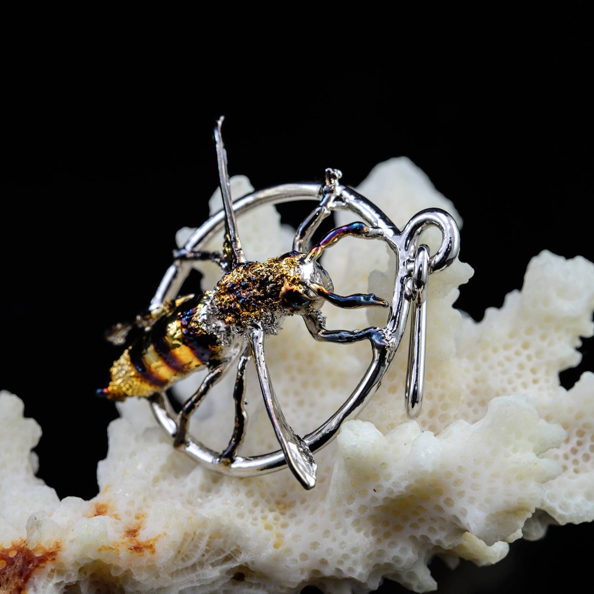 Echte Hornisse, Elektrogeformt Mit Reiner Weißer Und Schwarzer Rhodium Veredelung. Örtliche Goldveredelung. Ungewöhnlicher Schmuck Echte Hornisse, Elektrogeformt Mit Reiner Weißer Und Schwarzer Rhodium Veredelung. Örtliche Goldveredelung. Ungewöhnlicher Schmuck von NatureOfCrystal