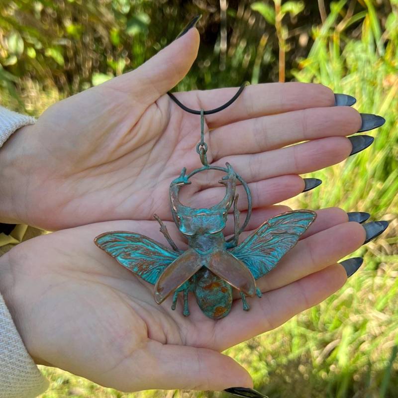 Ungewöhnlicher Schmuck Echter Hirschkäfer, Elektrogeformt Mit Kupfer. Malachitpatina Ungewöhnlicher Schmuck Echter Hirschkäfer, Elektrogeformt Mit Kupfer. Malachitpatina von NatureOfCrystal