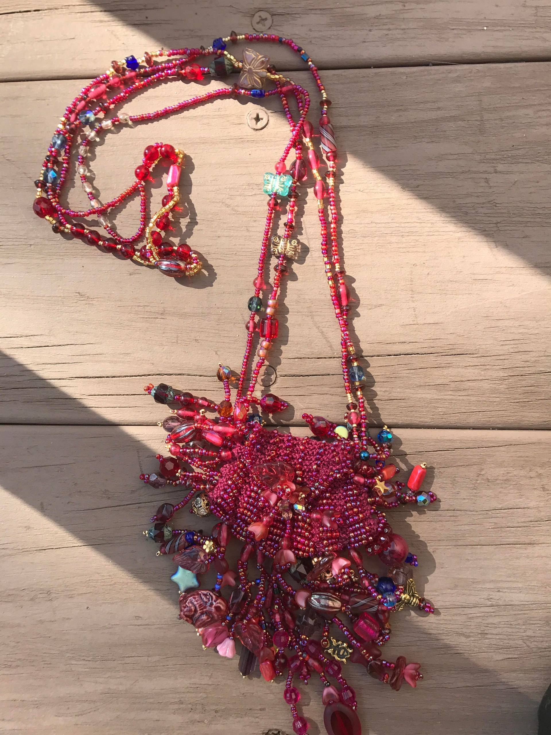 Rot, Perlen-Amulett Rot, Perlen-Amulett von NaturesBiplane