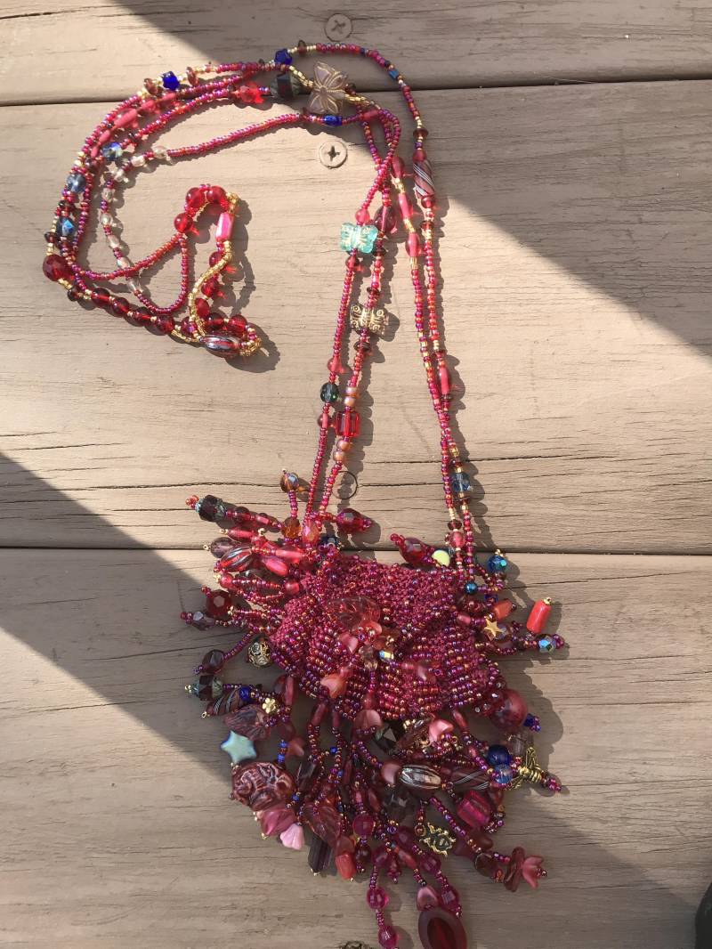 Rot, Perlen-Amulett Rot, Perlen-Amulett von NaturesBiplane