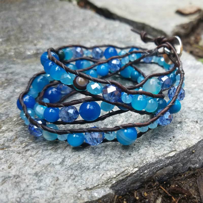 Blau Achat Perlen Leder Wickelarmband, Baum Des Lebens-Knopf von NaturesxDesigns