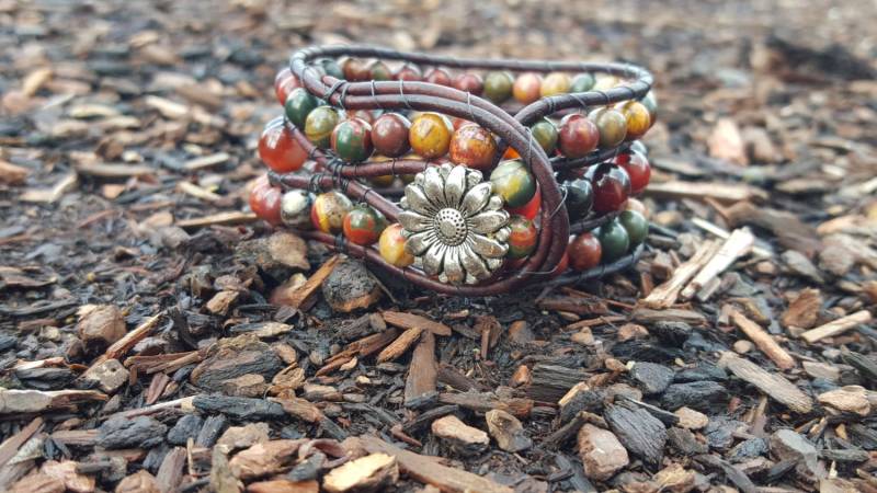 Boho Perlen Stein Leder 3 Reihe Manschette Wrap Braclet - Picasso Braun Rot/Karneol von NaturesxDesigns