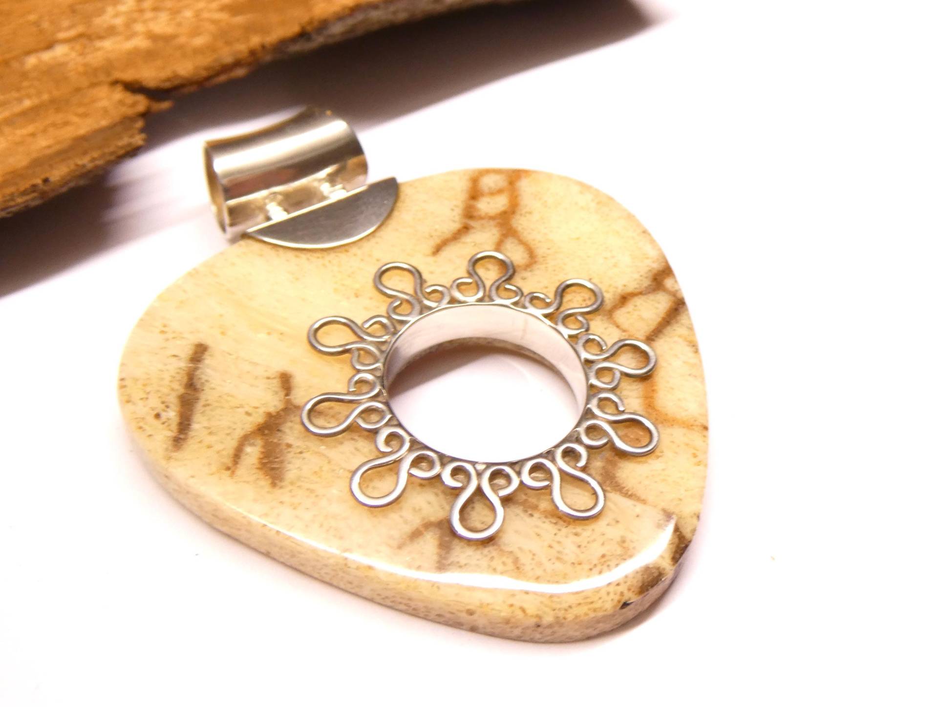 Anhänger Schaumkoralle Braun , Fassung Aus Sterlingsilber Handgearbeitet Bali Schmuck Für Frauen Anhänger Schaumkoralle Braun , Fassung Aus Sterlingsilber Handgearbeitet Bali Schmuck Für Frauen von NaturprodukteBG