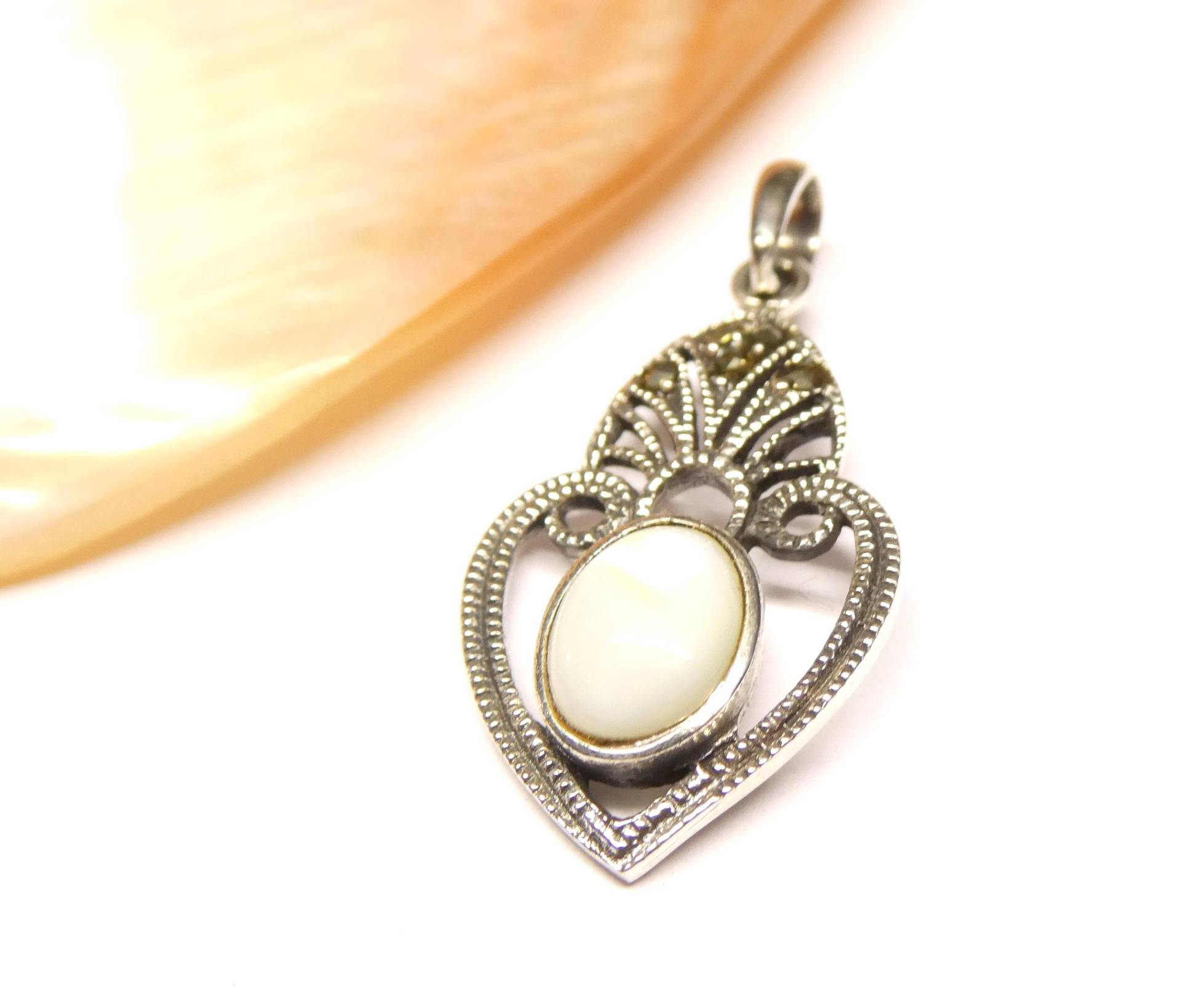 Anhänger Silber, Perlmutt , Aus Sterlingsilber Mit Ornamenten Gearbeitet Schmuck Damen von NaturprodukteBG