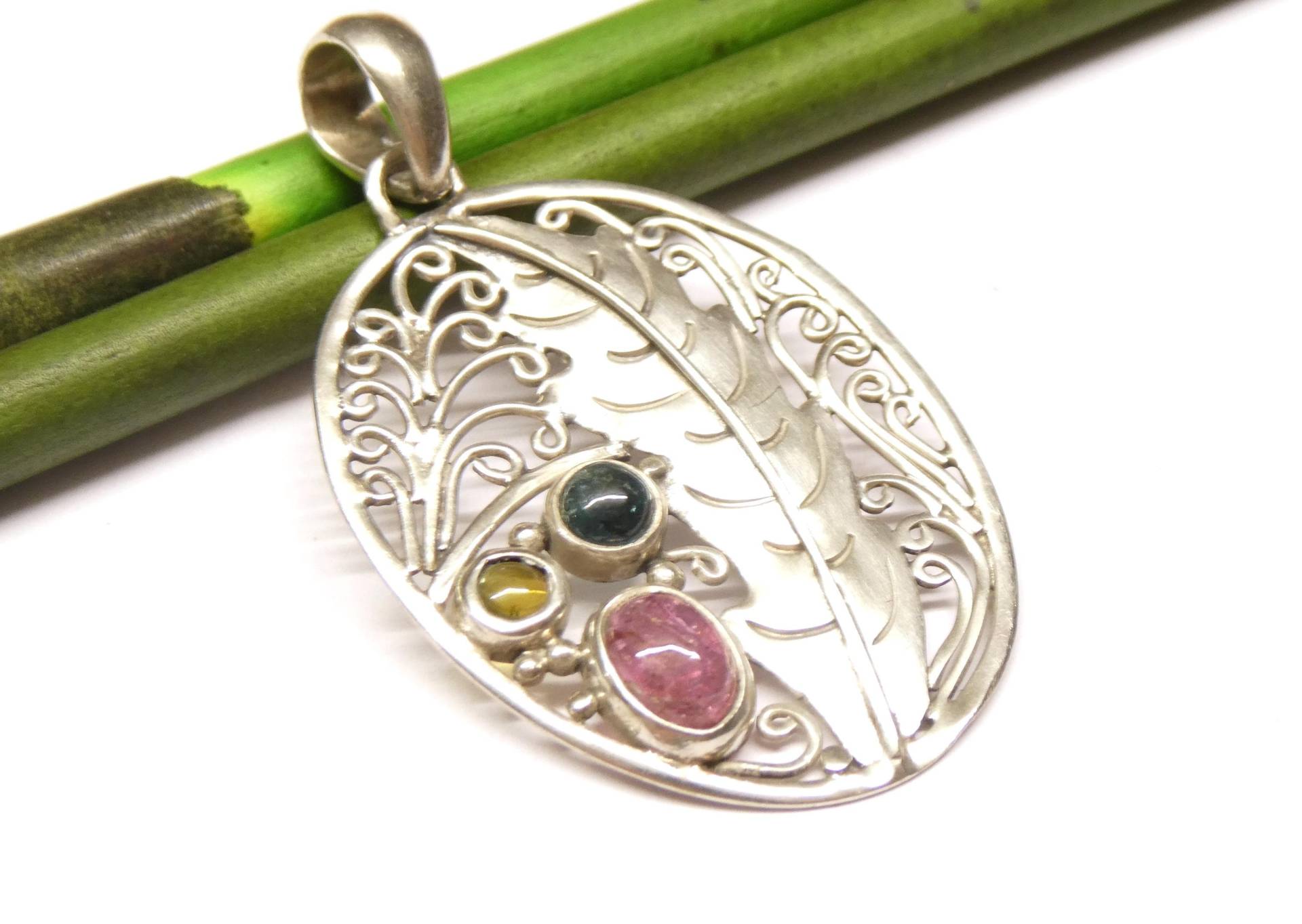 Anhänger Silber Mit Ornamenten Und Echten Turmalin Steinen , Sterlingsilber Handarbeit Bali von NaturprodukteBG