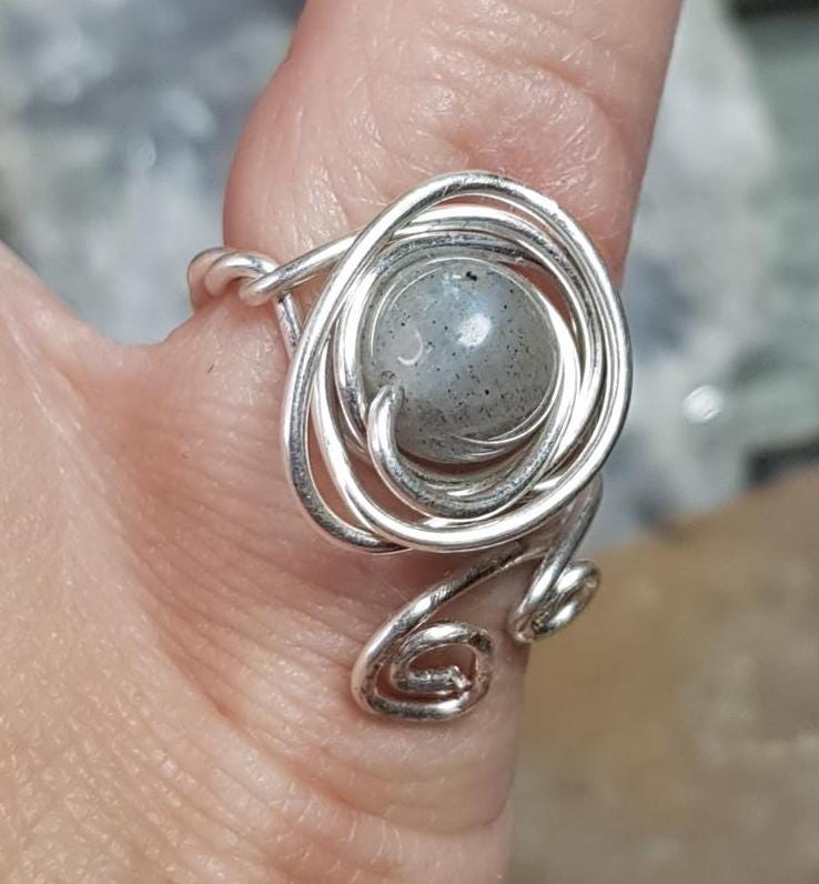 Ring Aus Silber Mit Labradorit- Halbedelstein - Handgefertigt Größenverstellbar Ring Aus Silber Mit Labradorit- Halbedelstein - Handgefertigt Größenverstellbar von NaturschmuckMagic