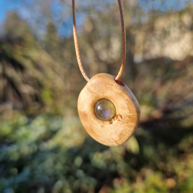 Handgefertigter Baumperlen Anhänger von Naturschmueckerei