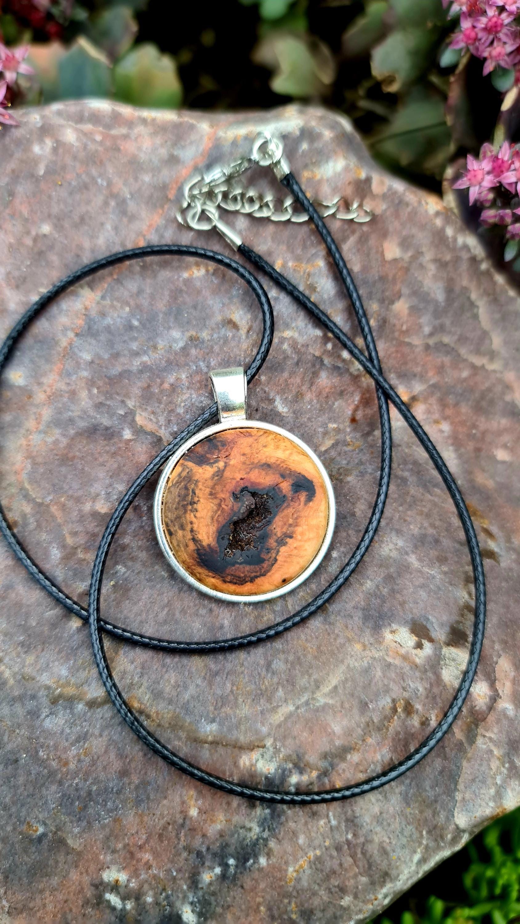 Naturschmuck Anhänger Aus Einer Baumperle von Naturschmueckerei