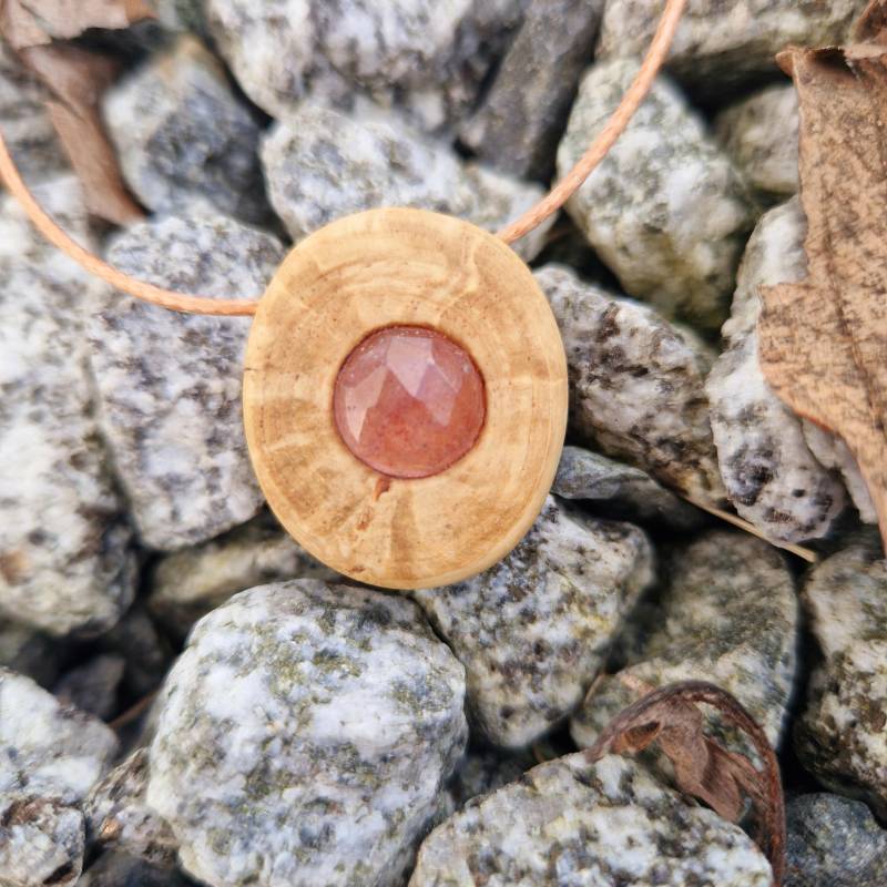 Wunderschöne Halskette Handgefertigt Aus Einer Baumperle von Naturschmueckerei