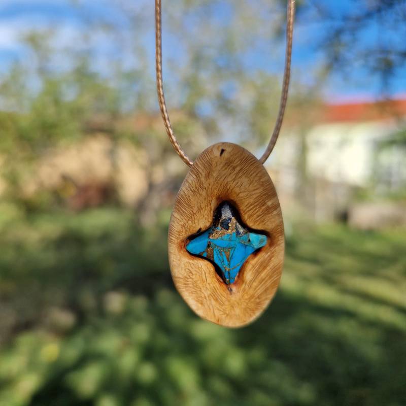 Wunderschöne Handgefertigte Halskette Aus Einer Traubenkirsche Baumperle Wunderschöne Handgefertigte Halskette Aus Einer Traubenkirsche Baumperle von Naturschmueckerei