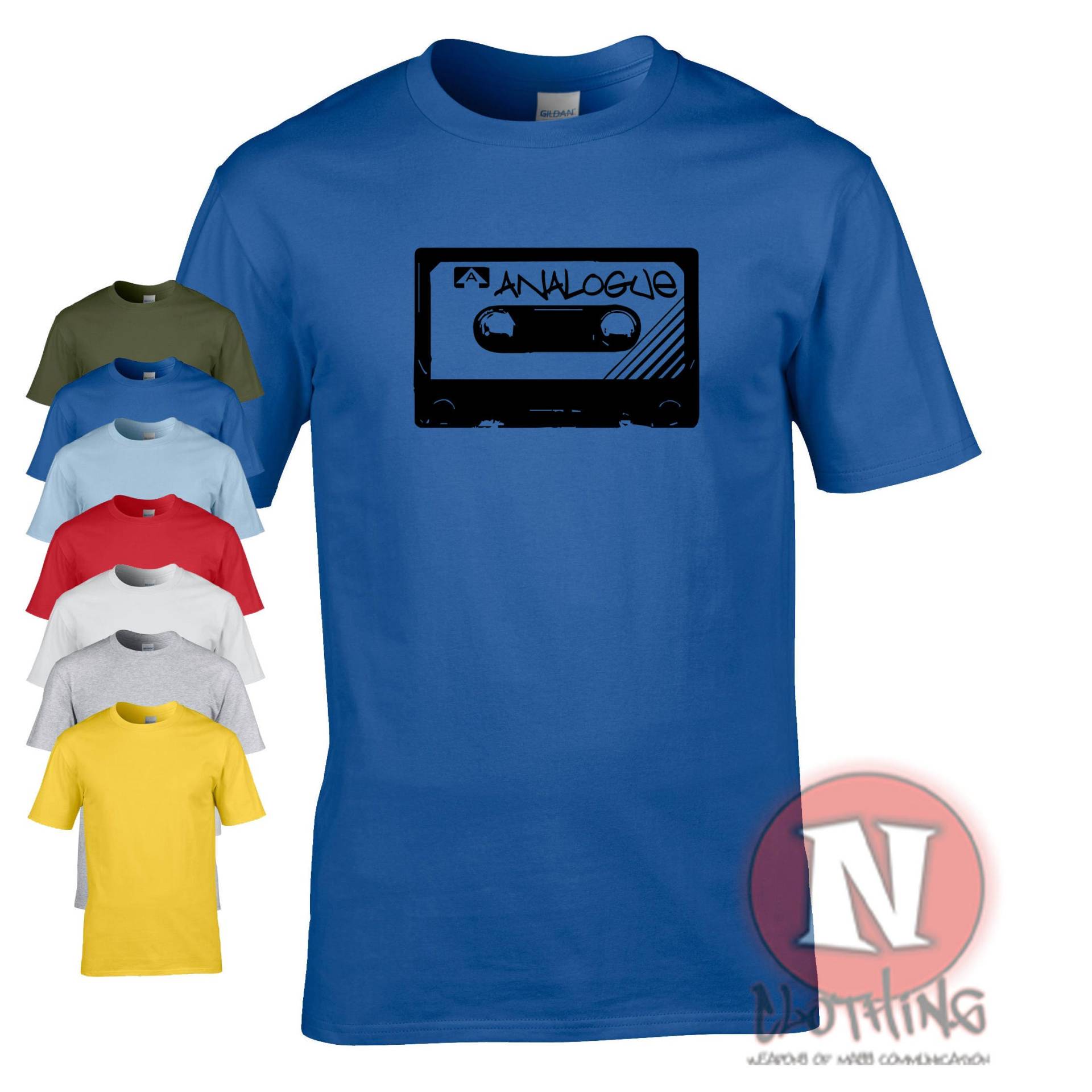 Analoges Kassetten T-Shirt Im Retro-stil. Für Alle, Die Sich Erinnern... Mächtige Kassette von Naughteesclothing