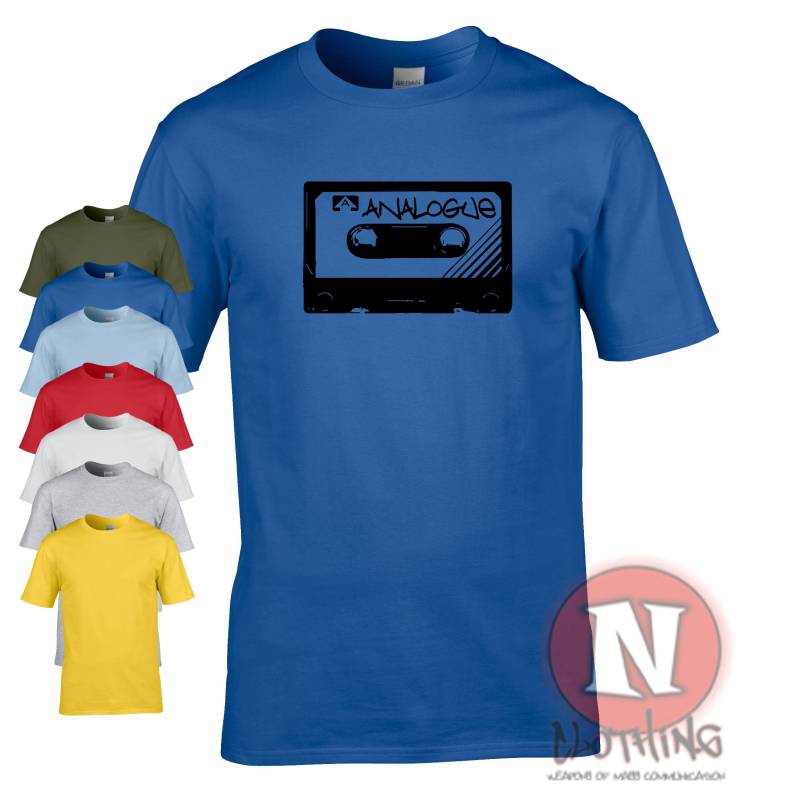 Analoges Kassetten T-Shirt Im Retro-stil. Für Alle, Die Sich Erinnern... Mächtige Kassette von Naughteesclothing