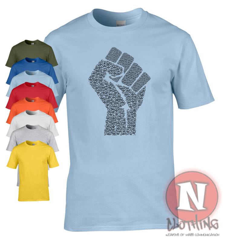 Friedliche Revolution T-Shirt. Geballte Faust Bestehend Aus Dem Peace Zeichen von Naughteesclothing